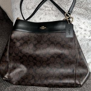 Coach Lexy tote signature canvas in black/brown color